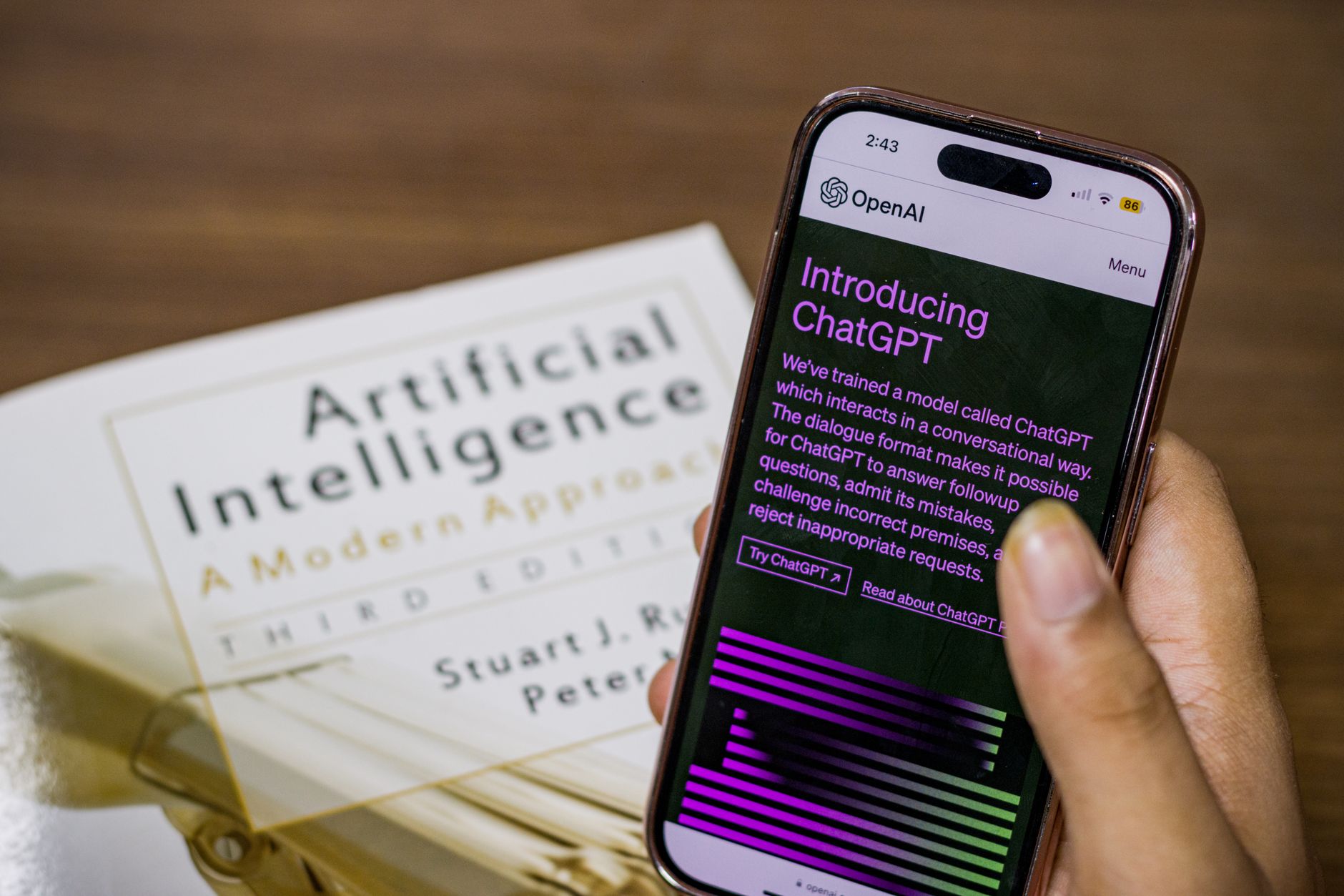 Uma interface de chat com ícones de marcas e pessoas conversando, simbolizando a publicidade conversacional impulsionada por inteligência artificial.